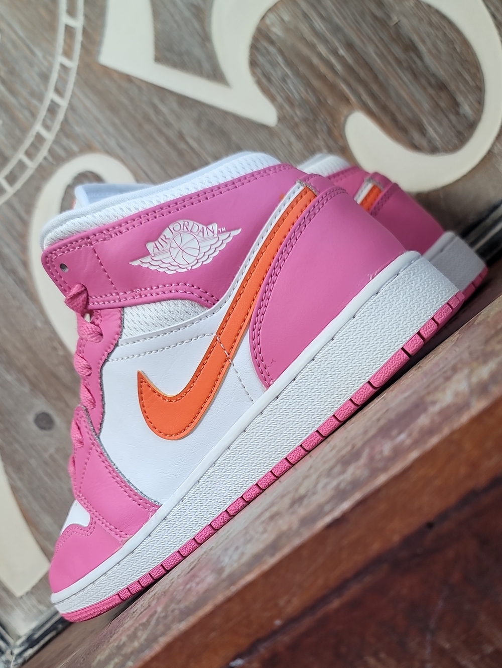 🔥🔥 Nike Air Jordan 1 Mid Retro 'Pinksicle Orange' Wmns 5.5, Good/Like New - Picture 3 of 16